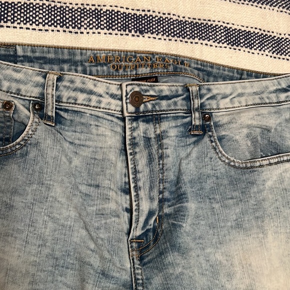AEO stonewashed active flex jeans 36 x 30 - Picture 2 of 3